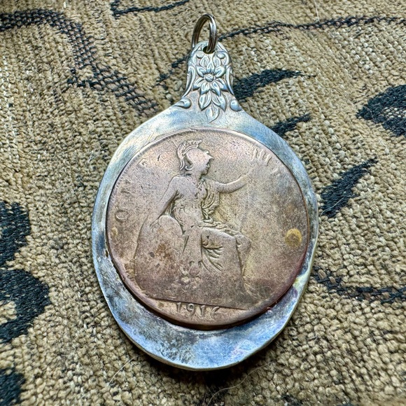 Antique spoon and 1916 penny pendant. - Picture 3 of 11